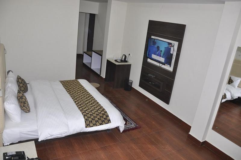 דרמסאלה Oyo 28425 Dal Lake Resort מראה חיצוני תמונה